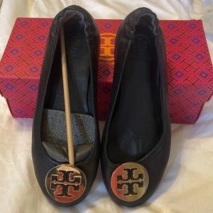 Tory Burch size 7.5 Black/Gold Minnie Travel Ballet flat with Metal Logo.
